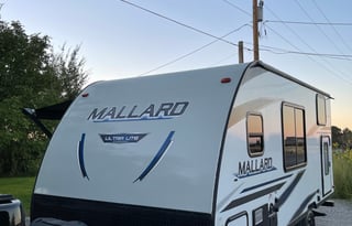 2020 Heartland Mallard 18’ Sleeps 5