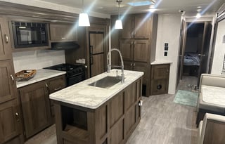 Glampin’ with Sam & Co — 2021 Silver Lake 29K2S