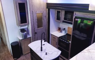 Artic Wolf 3990 Suite Forest river