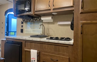 18’ Autumn Ridge: Sleeps 5, Easy Tow, Cozy!