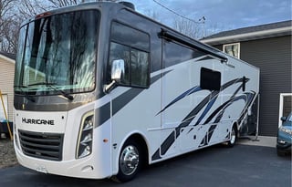 Epic Hurricane Escape Thor Motor Coach 34R Class A