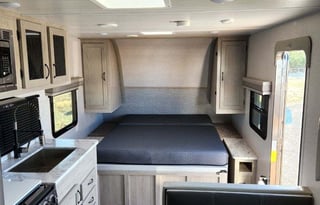 2022 Alta 2100MBH w/Bunks