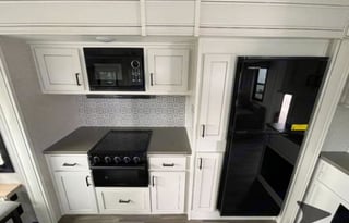 NEW 5TH WHEEL CAMPER WITH ROOM FOR EVERYONE!