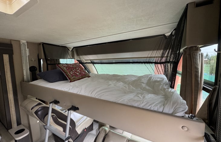 bunk over cab accomodates up to 200lbs