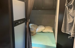 Super Light Toy Hauler, Sleeps 6, Lots of Extras!