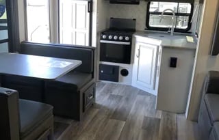 New Keystone Cougar w/all Amenities for Glamping!