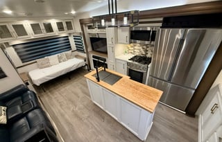 Prime Time RV Crusader 382MBH (BRFL 1686)