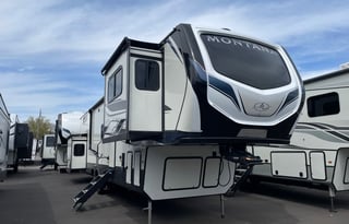 Montana High Country 377FL - room for the family