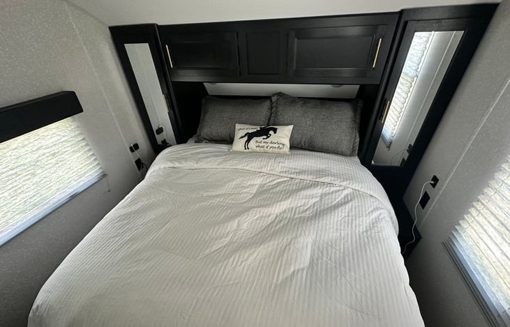 Upgraded queen mattress with comfy linens