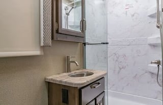 C19 *NEW* Entegra SLEEPS 8-STARLINK WiFi-MasterBed