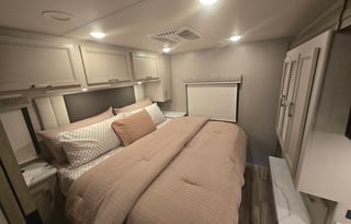 The Phoenix, 2026 Thor Motor Coach Omni TRAIL R36