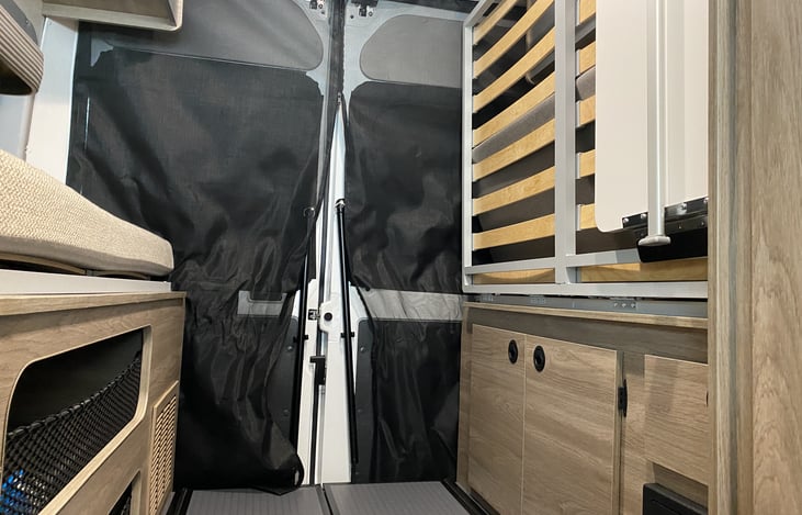 fold up rear convertible (murphy) bed (75" x 57")