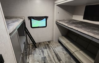 Spacious RV for 8 | Bunkhouse + 1.5 Baths