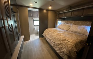 Sleeps 8 ~ 2 FULL baths! - FINDING CLARA-T!