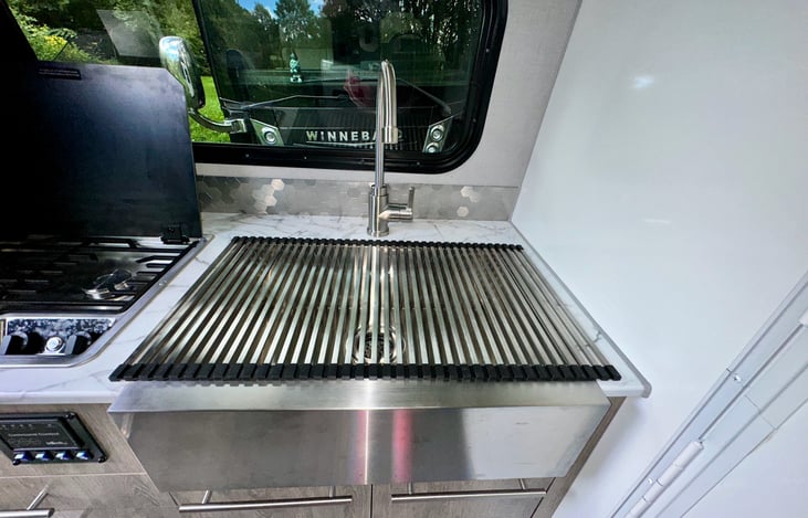 Farmhouse style sink.