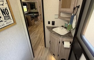 Golden Getaways Family RV – Sleeps 8 - 10