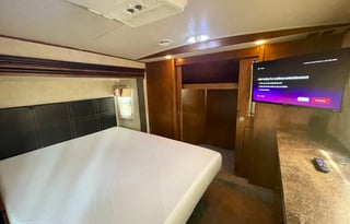 Spacious 42-ft 5th wheel RV