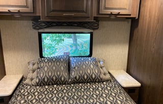 Sir Sleeps-A-Lot 2019 Coachmen Mirada 35BH Bunks