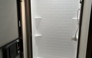 2021 EAST TO WEST Della Terra Bunk House