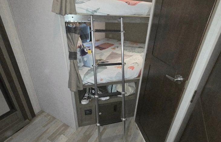 Full size bunks.  We supply all the linens.