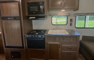 "Sweet Escape" Spacious 10-Person RV