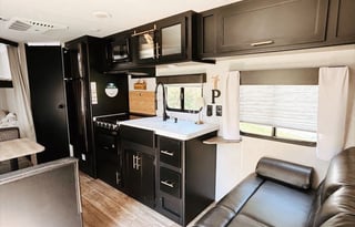 2021 29 ft Grey Wolf Travel Trailer Camper 26DJSE