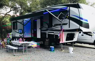 Fully Equipped RV- Perfect for Families or Couples