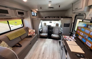 2025 33ft Coachmen 31MB - Sleeps 8