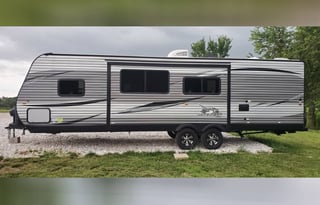 Fully Stocked '21 Bunkhouse w/ Private Queen Entry
