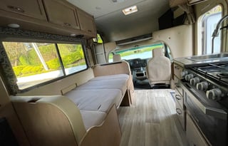 2019 Thor Motor Coach Four Winds 22E free parking
