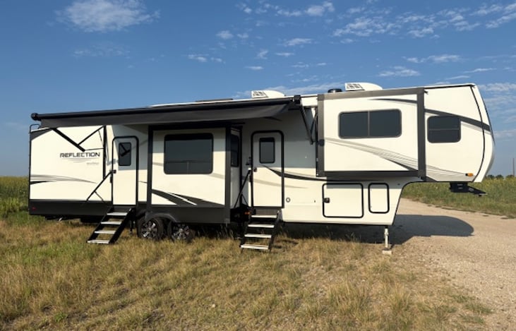 Pull out the awning and enjoy extra space under the open sky.