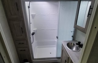 Full Sized Fifth Wheel for Full Time Fun
