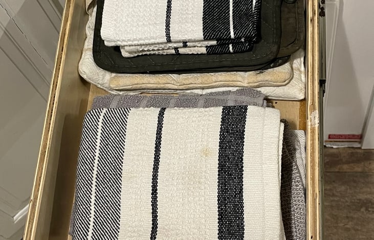 pot holders, kitchen towels, and rags