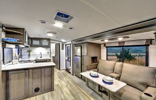 Luxurious RV with Open Floor Plan & Separate King Size Bdrm.  Pets Friendly