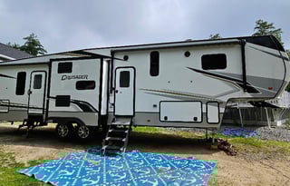 Prime Time Crusader fifth wheel 395BHL 50AMP