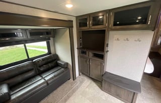 2021 Jay Flight Bunkhouse—Family Ready!