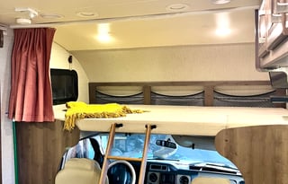 The Queen Bea: Class C 2018 Jayco Greyhawk 31FS