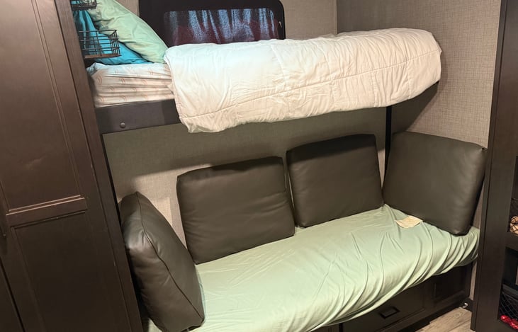 Couch/bed, top bunk