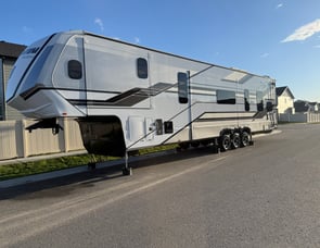 Grand Design Momentum M-Class 395MS