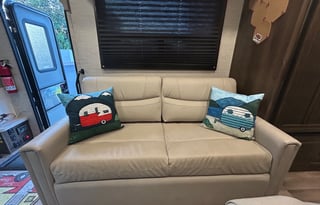 Kid/Pet Tested & Adult Privacy, Sleeps 9 w/ Bunks