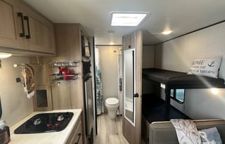 2022 Coleman Dutchman 17B sleeps 5