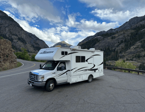 Winnebago Adventurer 23DS