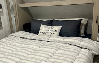 Family Getaway! 5 STAR RATING! (DELIVERY ONLY)