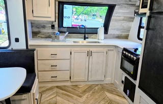 Tallahassee RV Rental | King Bed | Delivery  Setup