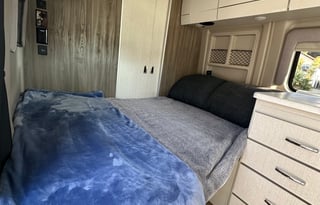 Easy living 2023 Thor Motor Coach Rize