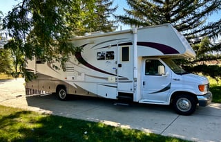 Rocky Mountain Pet Friendly Motor Home!