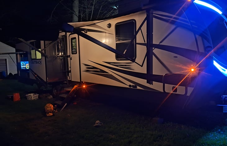 Shine bright like a diamond with the blue led front light and led lights on each side of the electric awning.with the running lights lit up on camper. Sure to be the talk of the campground.