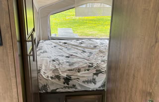 Beautiful Forest River 23FL, Sleeps 8, Open Layout