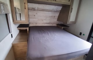 SLEEPS 9 100 weekday special, HUGE Temp housing