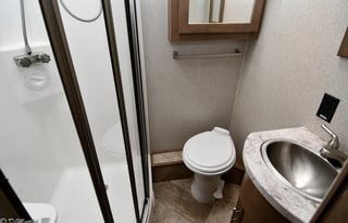 Enzo: New, Kid friendly, 2 full bath, washer/dryer